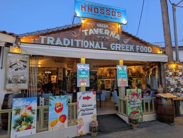 Knossos Greek Taverna a Gouves