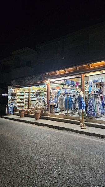 Dimitra Boutique, abbigliamento e prodotti tipici, Kato Gouves
